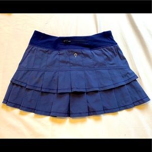 (Like new) girls ivivva skort in navy blue